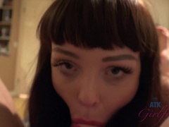 Braunhaarige, Aufs gesicht abspritzen, Fussjob, Handjob, Öl, Orgasmus, Pov, Abendanzug