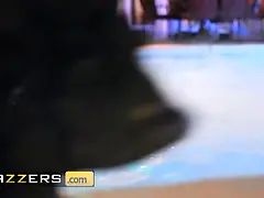 Anal, Gorge profonde, En levrette, Faciale, Hd, Piercing, Plan cul à trois, Nénés