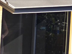 В офисе, Подглядывание