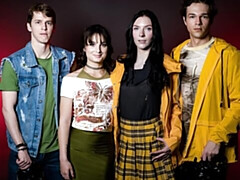 18 ans, Grosse bite, Sucer une bite, En levrette, Le plan cul à quatre, Seins naturels, Adolescente, Nénés