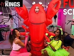 Grosser schwanz, Grosse titten, Blasen, Braunhaarige, Hd, Interrassisch, Realität, Flotter dreier