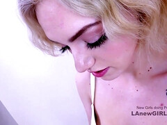 Enthousiasteling, Pijpbeurt, Sperma in mond, Schattig, Sperma in gezicht, Natuurlijke tieten, Orgasme, Tiener