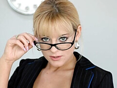 Culo grande, Verga grande, Tetas grandes, Rubia, Mamada, Madres para coger, Oficina, Secretaria