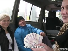 Grosser arsch, Blondine, Braunhaarige, Hundestellung, Gruppe, Handjob, Muschi, Hure