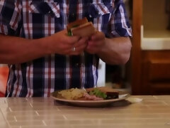 Pijpbeurt, Lul, Rijpe lesbienne, Moeder die ik wil neuken, Natuurlijke tieten, Doordringend, Kut duiken, Tatoeage