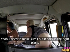 Любители, В машине, Дилдо, Лесбиянка, Лизание, Киски, Игрушки, Вибратор