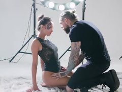 Tussi, Braunhaarige, Natürlichen titten, Reiten, Rumänisch, Jungendliche (18+), Eng, Nass