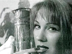 Большая жопа, Большие сиськи, Брюнетки, Собачьи, Ласковые ручки, Лизание, Бритые, Винтаж