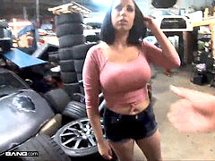 Pijpbeurt, Bruinharig, Auto, Reusachtig, Latijnse vrouw, Tieten likken