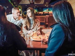 Arsch, Braunhaarige, Handjob, Küssen, Muschi, Dürr, Strümpfe, Jungendliche (18+)