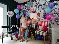 Американки, Большая жопа, Семяизвержение, Собачьи, Затыкание рта, Глотающие, Тату, Молоденькие