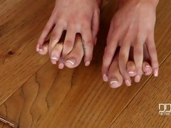 Blondine, Lecken, Piercing, Rasiert, Solo, Tätowierung, Titten, Spielzeuge