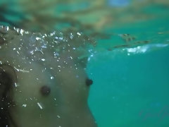 Zaya looks fabulous nude underwater