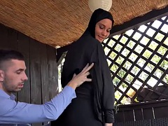 sexy muslim naomi bennet loves to fuck