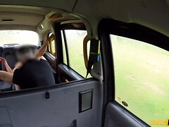 Amateur, Blonde, Sucer une bite, Voiture, Piercing, Lécher le sphincter, Cheveux courts, Nénés