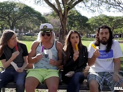 Amerikanisch, Grosser schwanz, Blasen, Braunhaarige, Kehlenfick, Orgasmus, Muschi, Flotter dreier