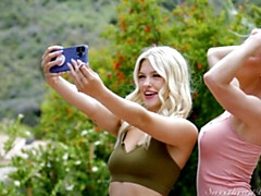 Grote kont, Grote mammen, Zoenen, Lesbisch, Likken, Ondergoed, Masturbatie, Kut duiken