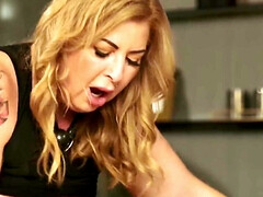 デカパイ, ブロンド, ボンデージ, 浮気者, 手コキする, Hd, 熟年, 自然山雀