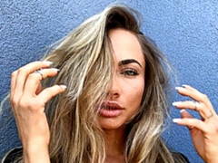 Erstaunlich, Fingern, Klaffend, Masturbation, Piercing, Solo, Tätowierung, Titten