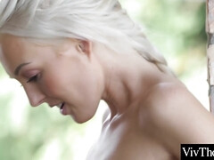 Брюнетки, Пальцем, Лизание, Милф, Оргазм, На природе, Крошечные, Подглядывание