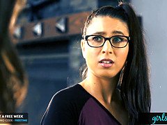 Grote mammen, Bruinharig, Hd, Zoenen, Likken, Natuurlijke tieten, Kut duiken, Schreeuwen