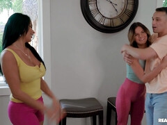 Tetas grandes, Mamada, Morena, Polla, Pajear, Lamidas, Coño, Trio