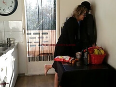 Grosser schwanz, Familie, Handjob, Reif, Mutti, Öffentlich, Stiefmutter, Spanner