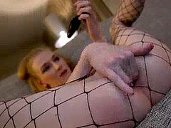strung up Aussie babe Ella Venus