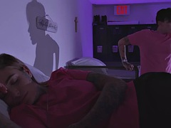 Chica, Cfnm, Corridas, Residencia universitaria, Dominacion femenina, Fetiche, Strapon, Tatuaje