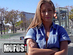 デカ尻, デカチン, フェラチオ, 茶髪の, アウトドア, 小柄, 公共