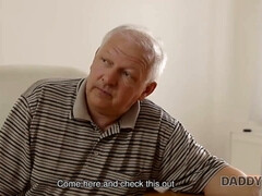 Sucer une bite, Papa, Européenne, Doigter, Hd, Chatte, Rasée, Adolescente