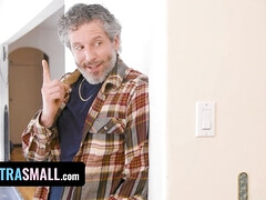 18, フェラチオ, 着衣女と全裸男, バック, 指いじり, Hd, ラフ, ティーン