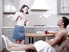 Amateur, Grosse bite, Sucer une bite, Brunette brune, En levrette, Cheveux courts, Maigrichonne, Adolescente