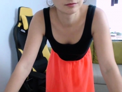 Beautiful brunette camgirl showing juicy ass on webcam