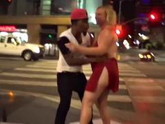 Amateur, Blonde, Rondelette, Noir ébène, Interracial, De plein air, Public, Nénés