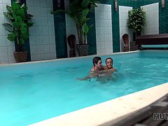 お尻, 茶髪の, エロ熟女, カップル, Hd, シゴき, 母, プール
