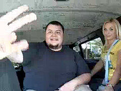 Amateur, Brunette brune, Bus, Humiliation, Argent, Public, Adolescente, Pute