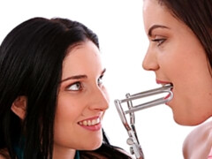 Braunhaarige, Fetisch, Faustfick, Küssen, Masturbation, Muschi, Jungendliche (18+), Titten