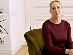 Enthousiasteling, Grote mammen, Blond, Hakken, Ondergoed, Rijpe lesbienne