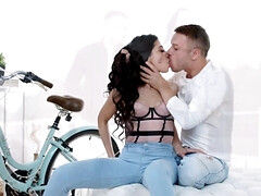 18, 茶髪の, 指いじり, キス, なめる, パンティ, 馬乗り, ティーン