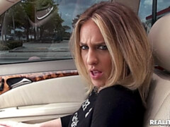 Arsch, Blondine, Blasen, Auto, Handjob, Im freien, Pov, Rasiert