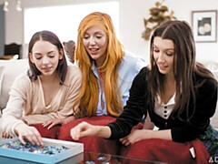 18 летние, Пальцем, Лесбиянка, Белье, Мастурбация, Бритые, Стриптизерша, Молоденькие