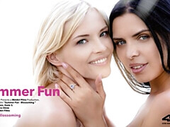 Grosse titten, Fingern, Küssen, Lesbisch, Lecken, Lingerie, Masturbation, Entkleiden