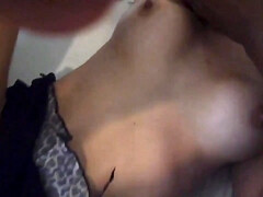 Enthousiasteling, Pijpbeurt, Sperma shot, Interraciaal, Latijnse vrouw, Mager, Tiener, Trio