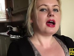 Blondine, Pummelig, Sperma im mund, Spermaladung, Aufs gesicht abspritzen, Realität, Sklave, Hintern versohlen