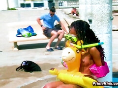 Bondage domination sadisme masochisme, Bondage, Brunette brune, Noir ébène, Groupe, De plein air, Pisser, Public