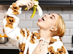 18, 素人, デカ尻, デカパイ, ガリガリ, 一人, ストリッピング, ティーン