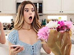 18 jaar, Grote kont, Pijpbeurt, Hondjeshouding, 1 man 2 vrouwen, Natuurlijke tieten, Tiener, Tieten likken