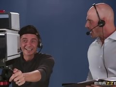 Erstaunlich, In den arsch, Tussi, Grosse titten, Kehlenfick, Lecken, Reiten, Titten