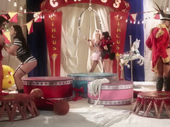 Anal, Lamer culo, Tetas grandes, Pies, Penetracion con dedos, Lesbiana, Lamidas, Tren